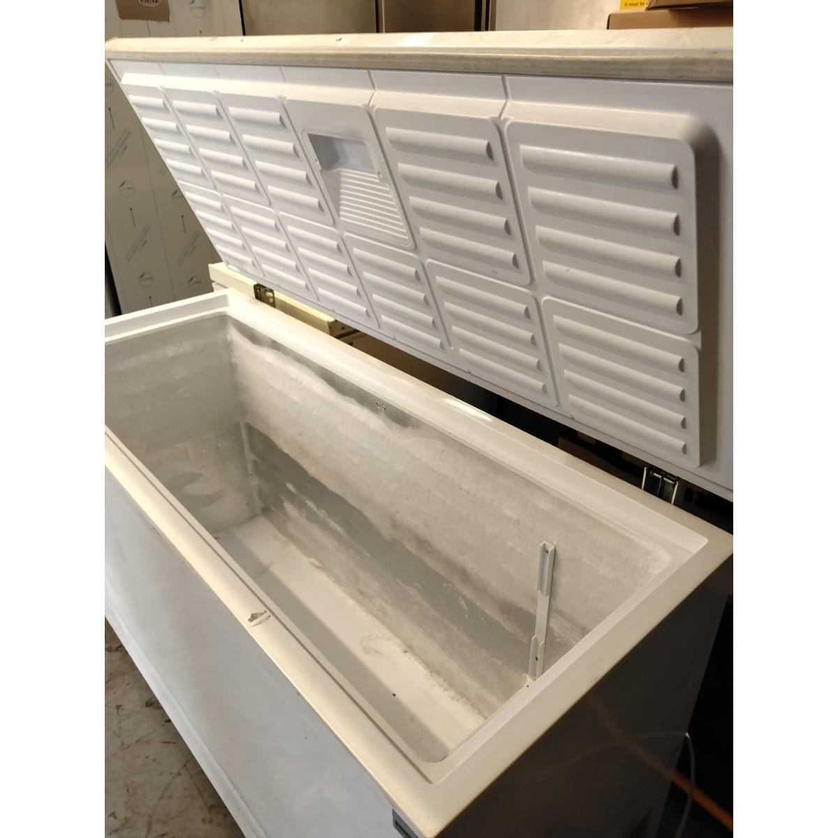 Commercial Chest Freezer – Refurbished – 154 × 67 × 85 cm